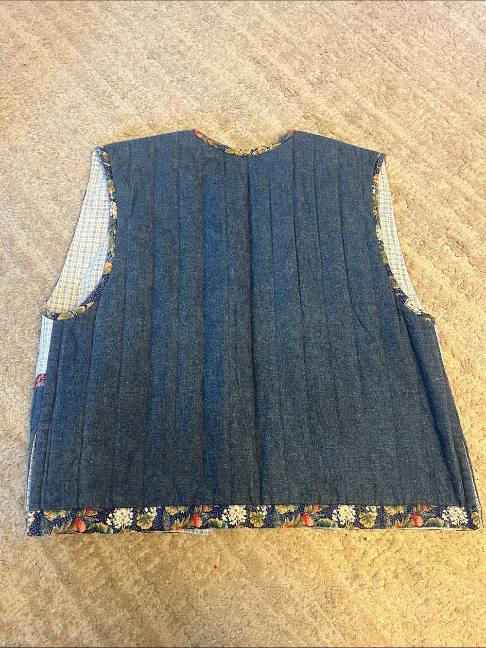 Vintage Suttles and Seawinds Quilted Denim Vest with Colorful House Motif M-L - Picture 11 of 13